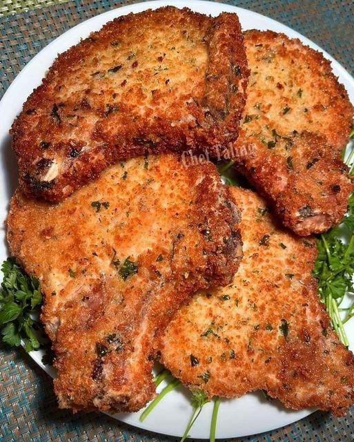 Mit Parmesan gebratene Schweinekoteletts - Leckere Rezepte